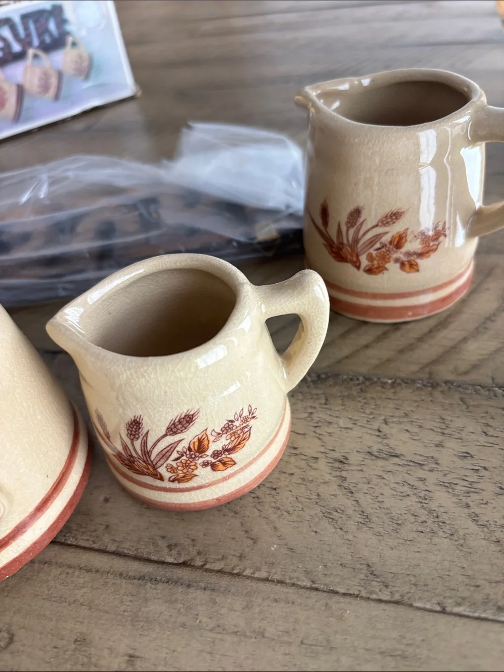 Wooden Rack & 4 Measuring Cup Set - Beige Ceramic Cups with Brown Rack
